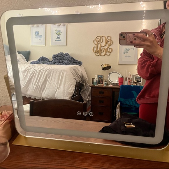 LED Makeup Mirror - Picture 3 of 7